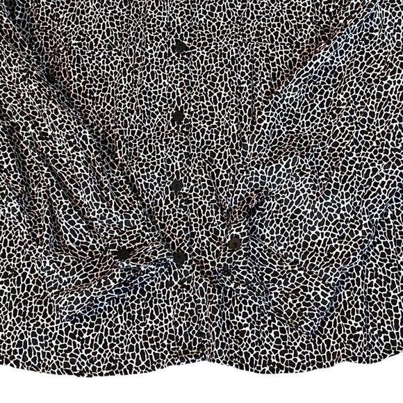 Chicos Size XL Button Up Shirt Long Roll Tab Sleeve Animal Print Black White - Picture 5 of 6